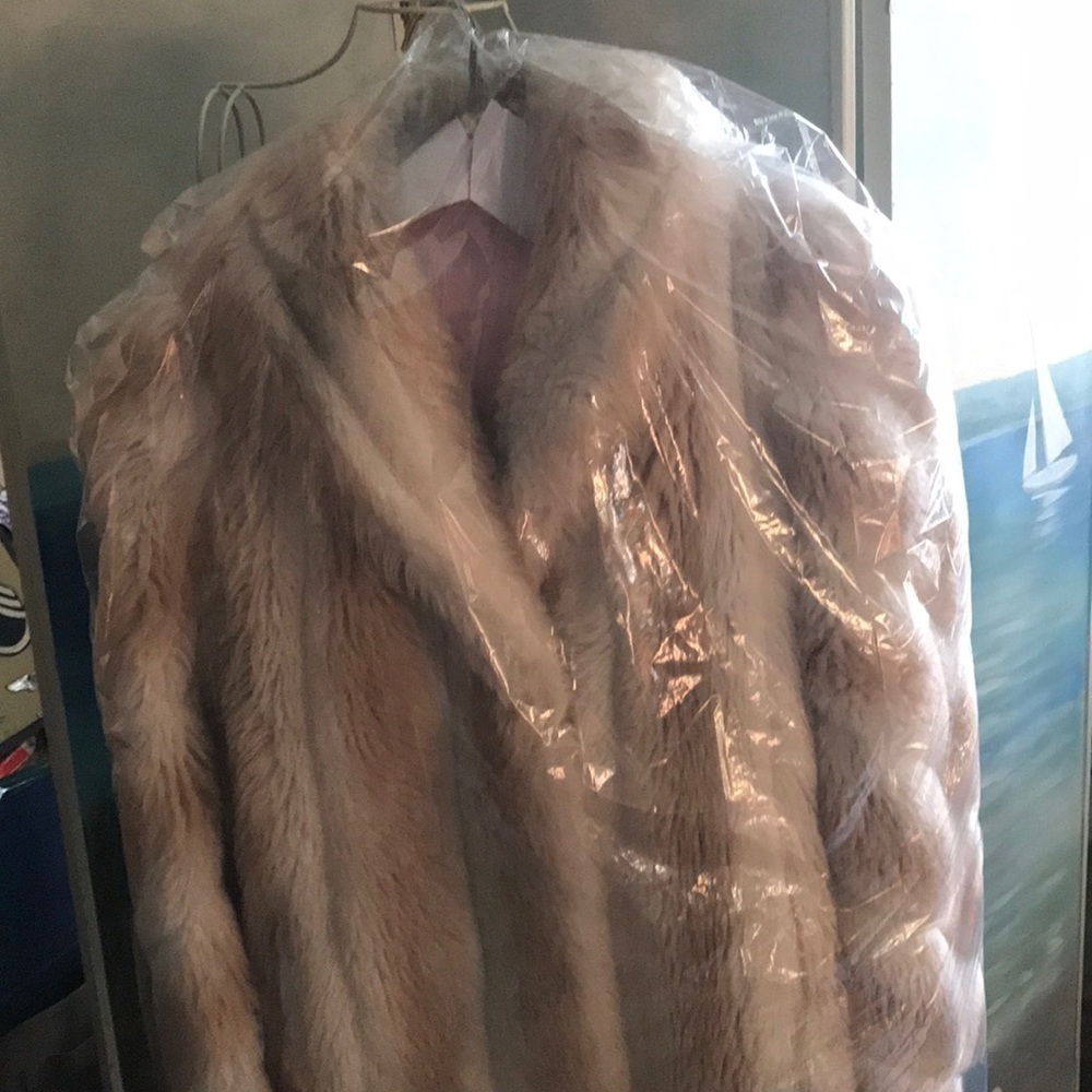 𝅺faux fur coat 🧥